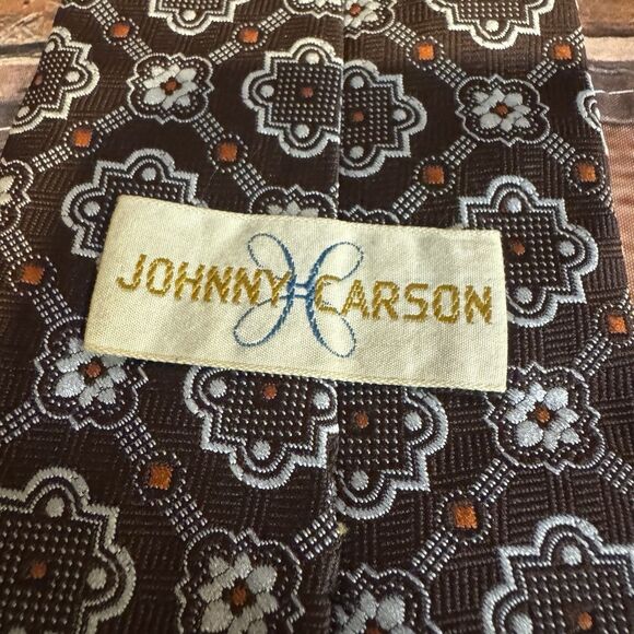 Vintage Johnny Carson Tie Brown Geometric Medallion Pattern Poly Men's Classic - Picture 3 of 5